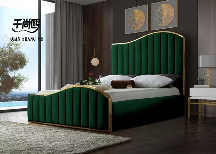 Metal Decoration Tufted Fabric King Bed , Platform Large Tufted Bed